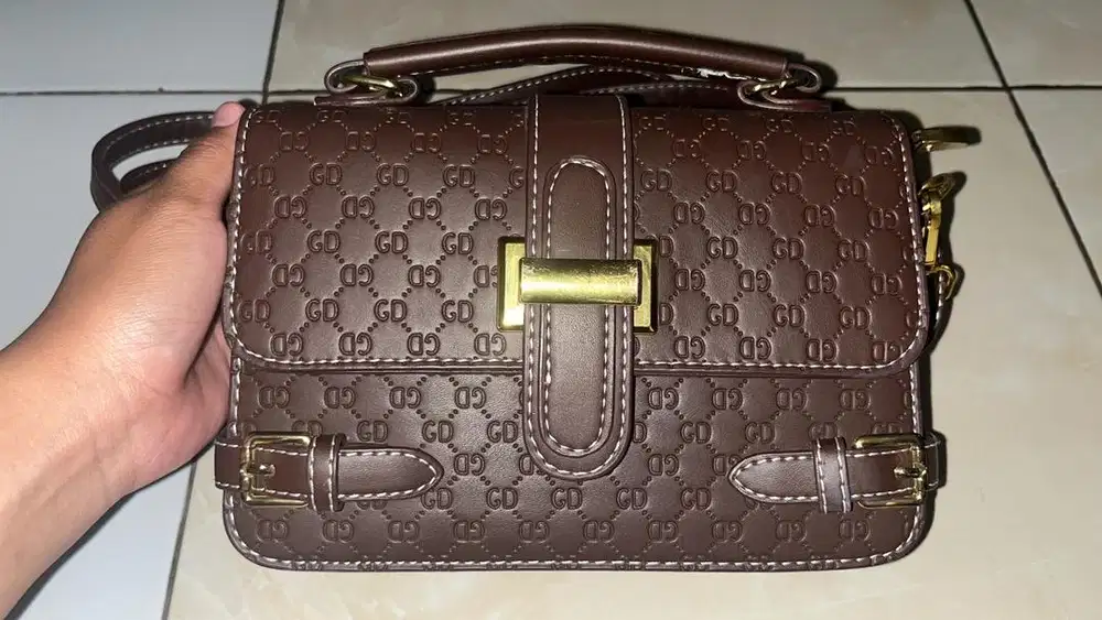 Tas selempang wanita