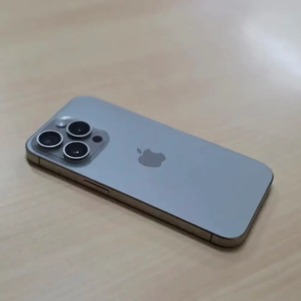 Dijual Iphone 15 Pro 256 Gb warna natural titanium Ex pembelian iBox