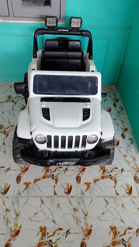 Mobilan di cas , mobil aki