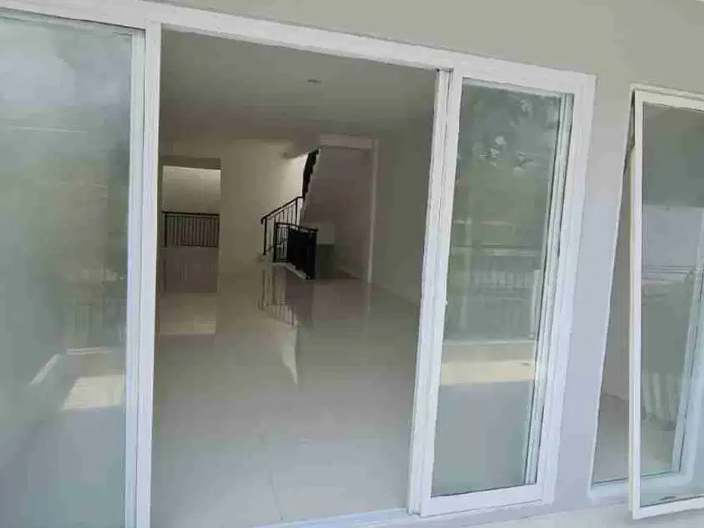 Disewakan Ruko Baru Renovasi 2,5 Lt Lokasi Strategis di Sunter Jakarta Utara
