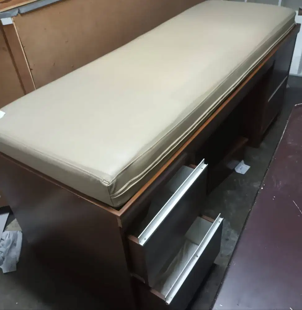 Tempat Tidur Bed Periksa Pasien Kayu