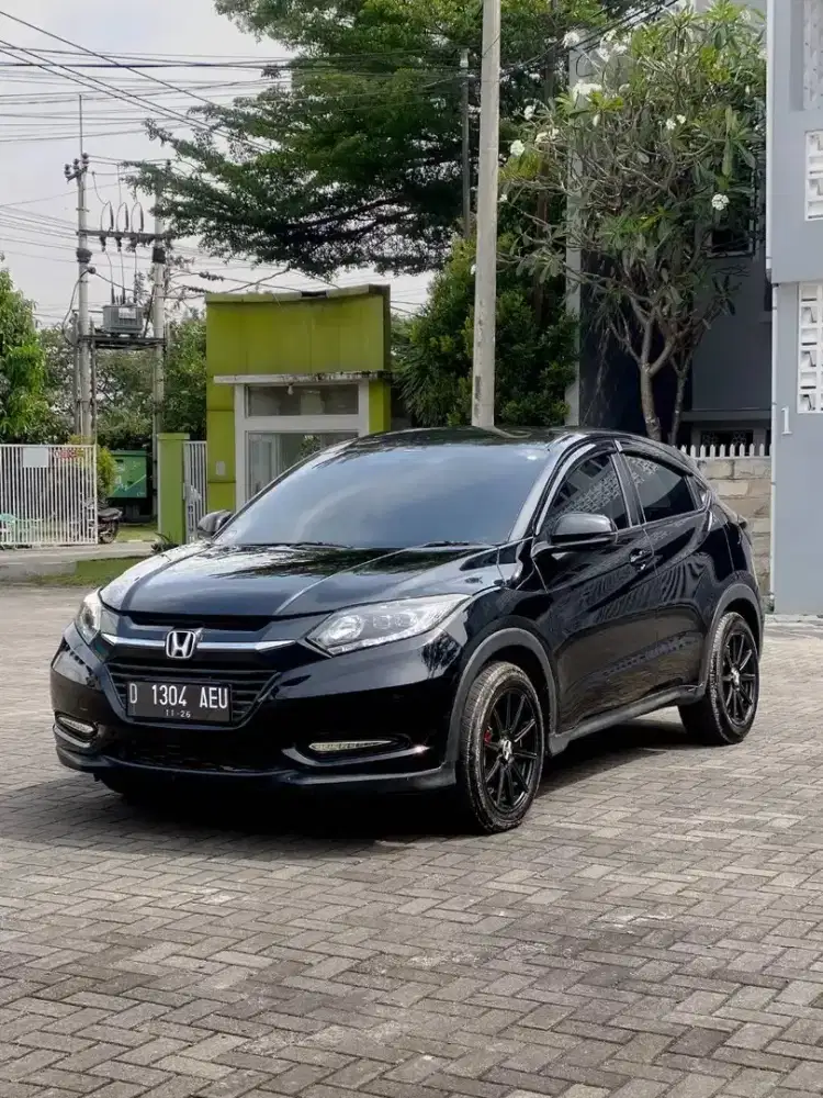 Honda HRV S Matic 2016 
Antik low km 40rb
bpkb stnk lengkap
