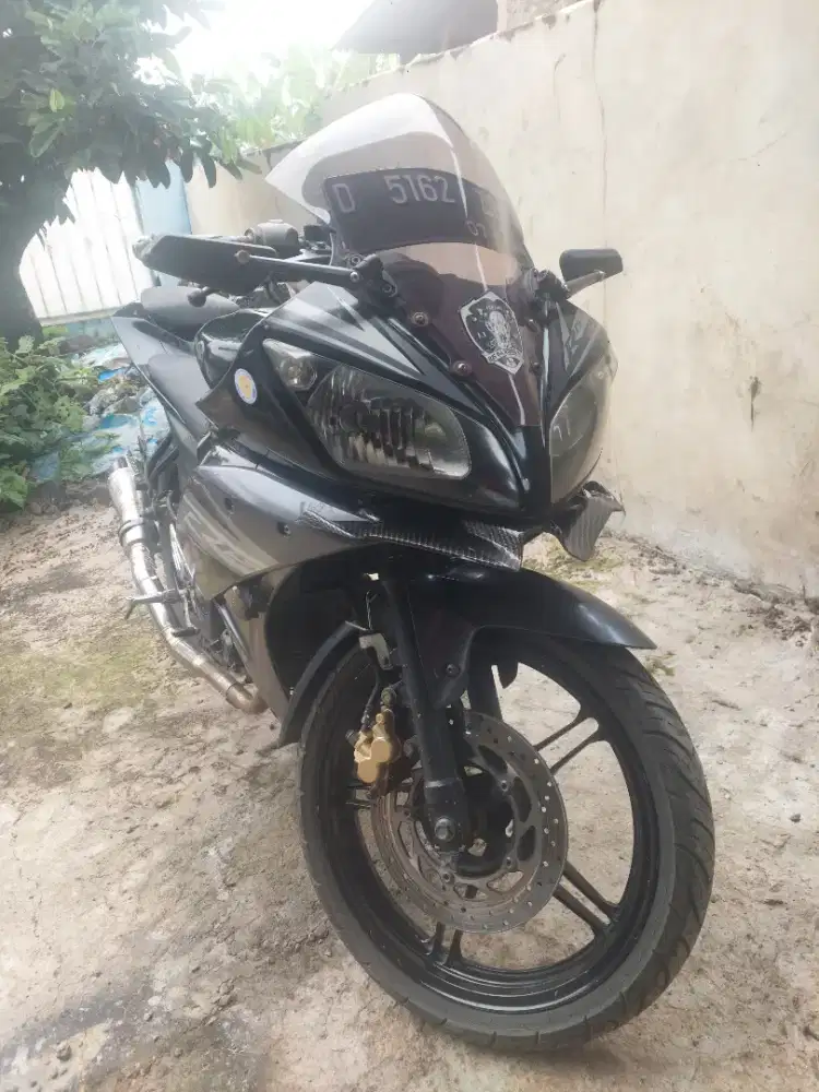Yamaha R15 Kumplit