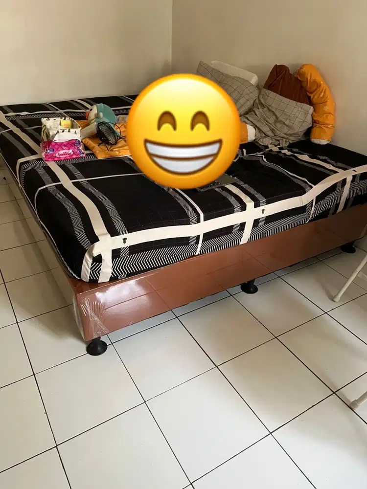 Dijual Dipan Tempat Tidur Kasur Seperti Baru Ukuran 160x200