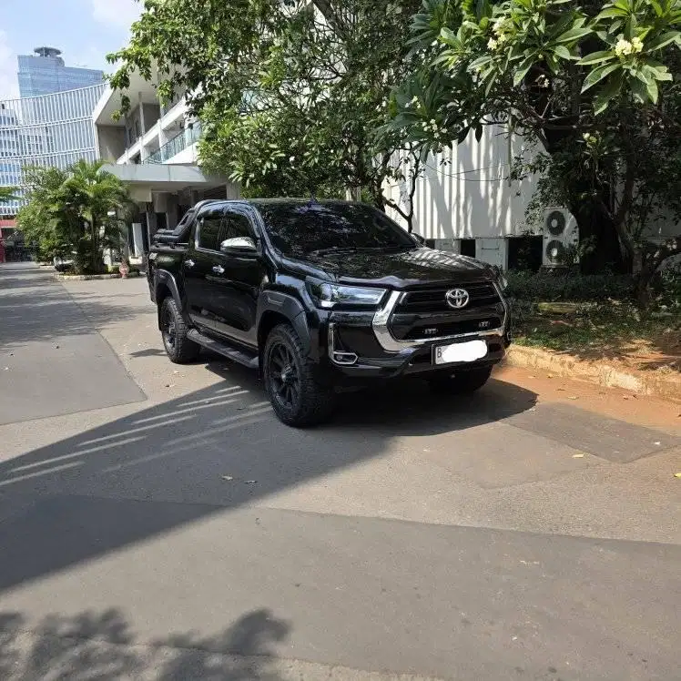 2023 Toyota Hilux V Double Cabin AT Diesel Solar 4x4 Km 26000