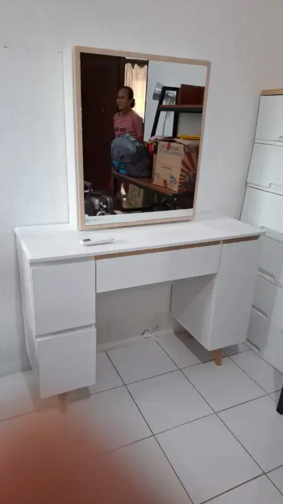 Dijual meja rias sliding preloved