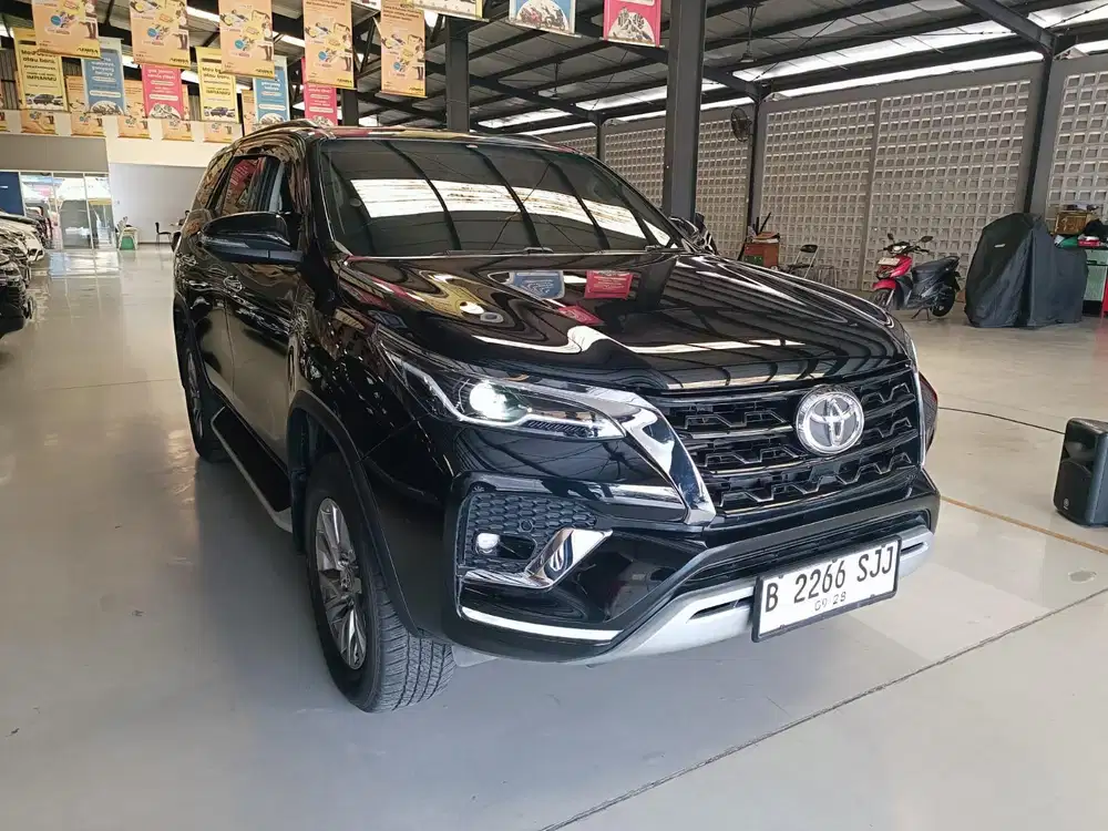 SIAP PAKAI!!! Toyota Fortuner 2.8 VRZ Diesel AT 2023 - Hitam