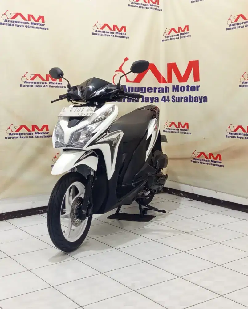 Honda Vario 125 KZR Tahun 2014 warna putih