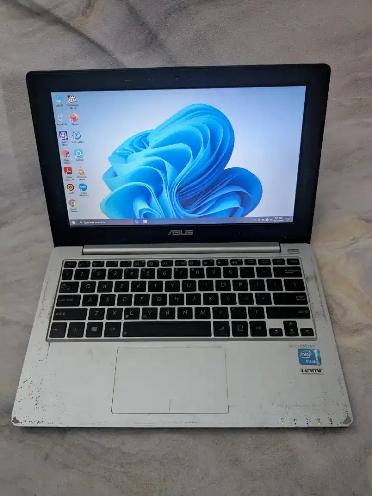 Laptop Asus X201E Ram 4GB Normalan Tinggal Pake Aja
