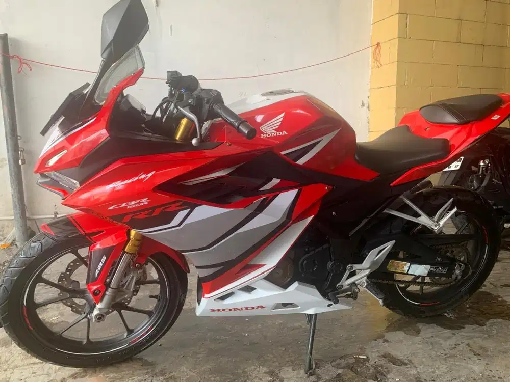 Honda CBR 150 R Red Racing