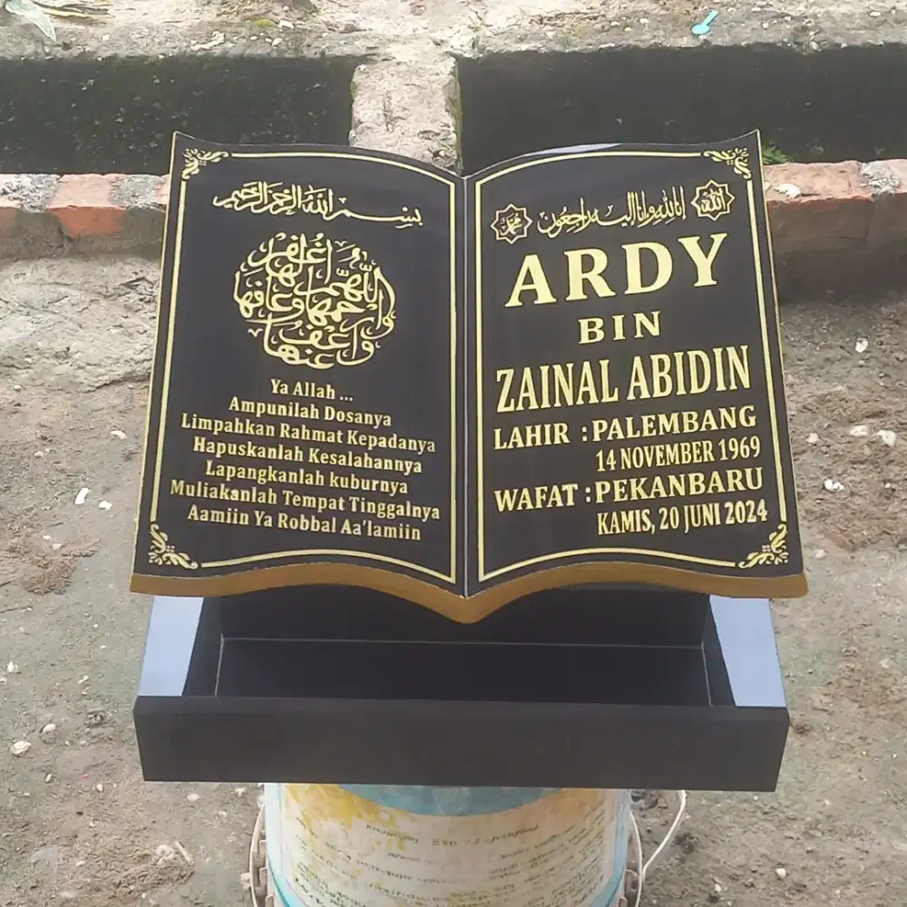 Batu nisan granit