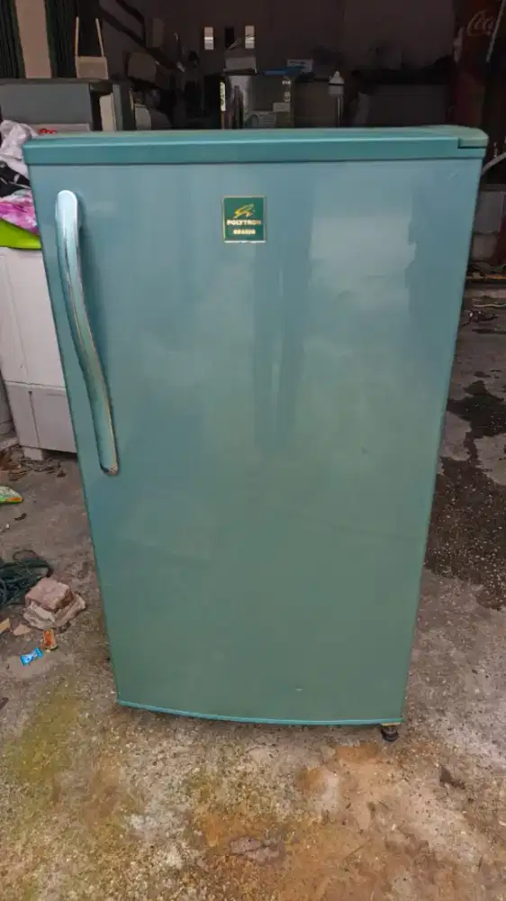 Kulkas 1 pintu merk polytron