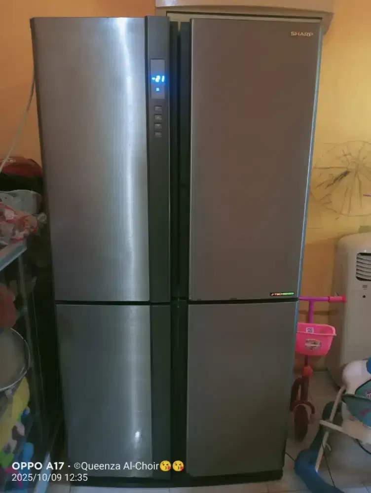Kulkas sharp 300 watt baru 1 tahun pake