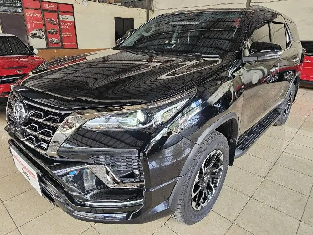 Toyota Fortuner VRZ 2.8 GR Sport 2022 Hitam