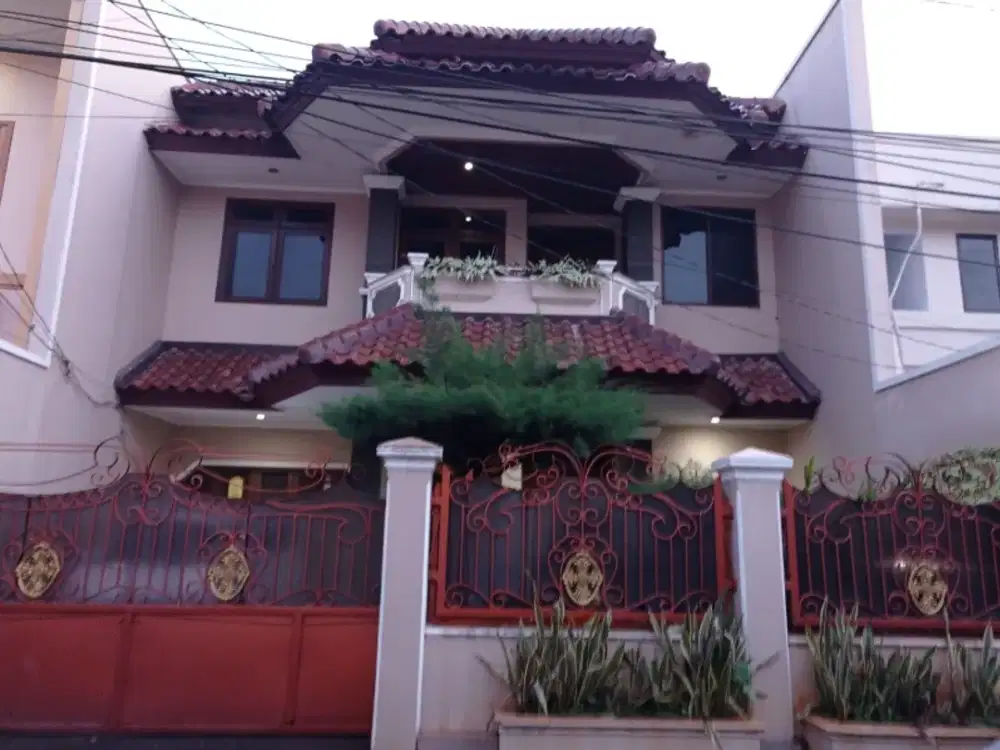 RUMAH MEWAH LINGKUNGAN KEREN DI KOMPLEK DUREN SAWIT