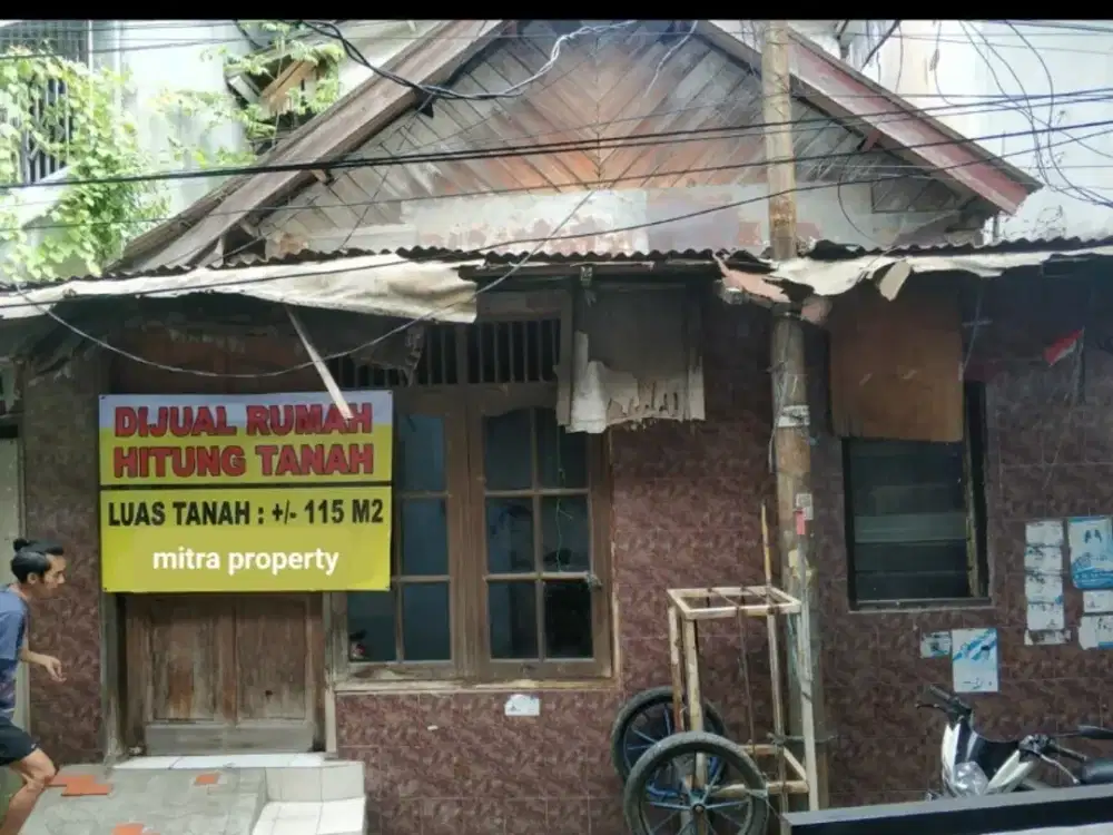RUMAH LAMA HITUNG TANAH DI DEPAN RS CIKINI COCOK UNTUK KOSTAN