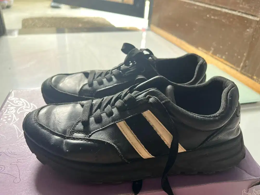 Sepatu pria size 42