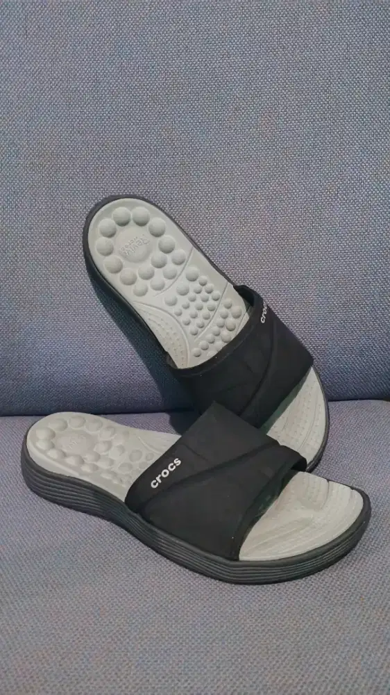 Sendal crocs wanita