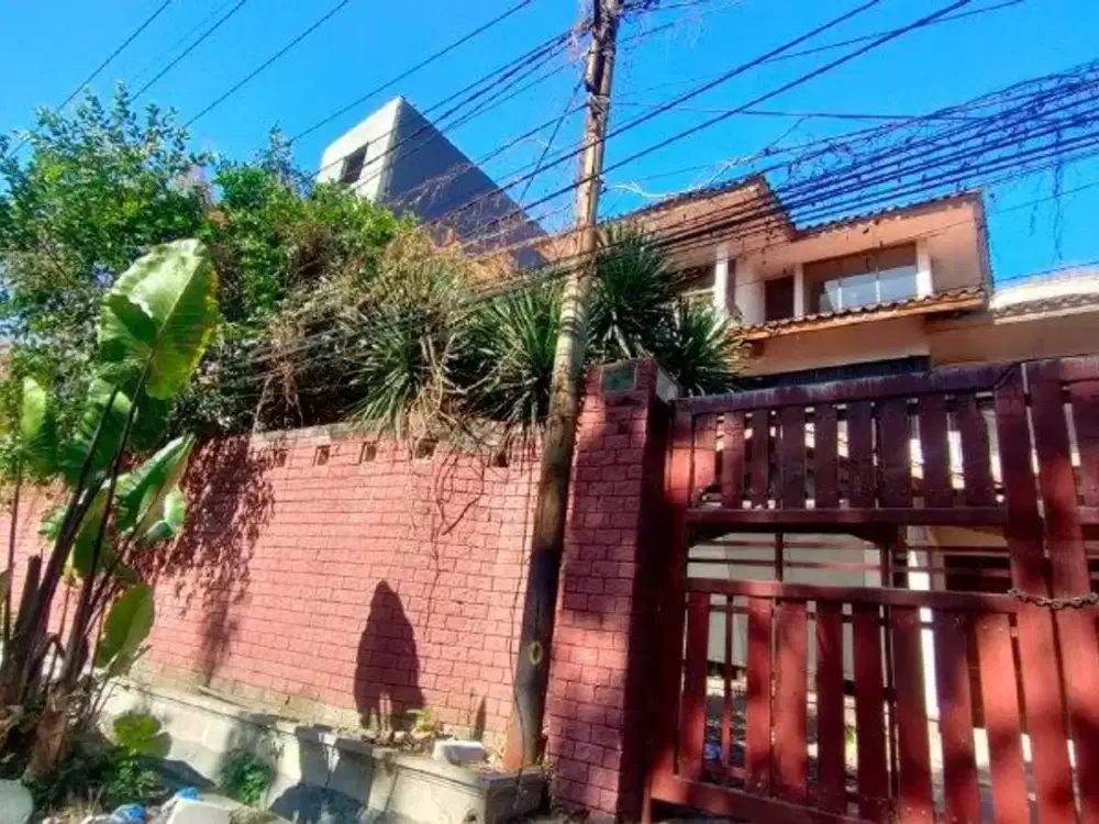 RUMAH PUSAT KOTA, JALAN SERAYU, COCOK UNTUK KANTOR