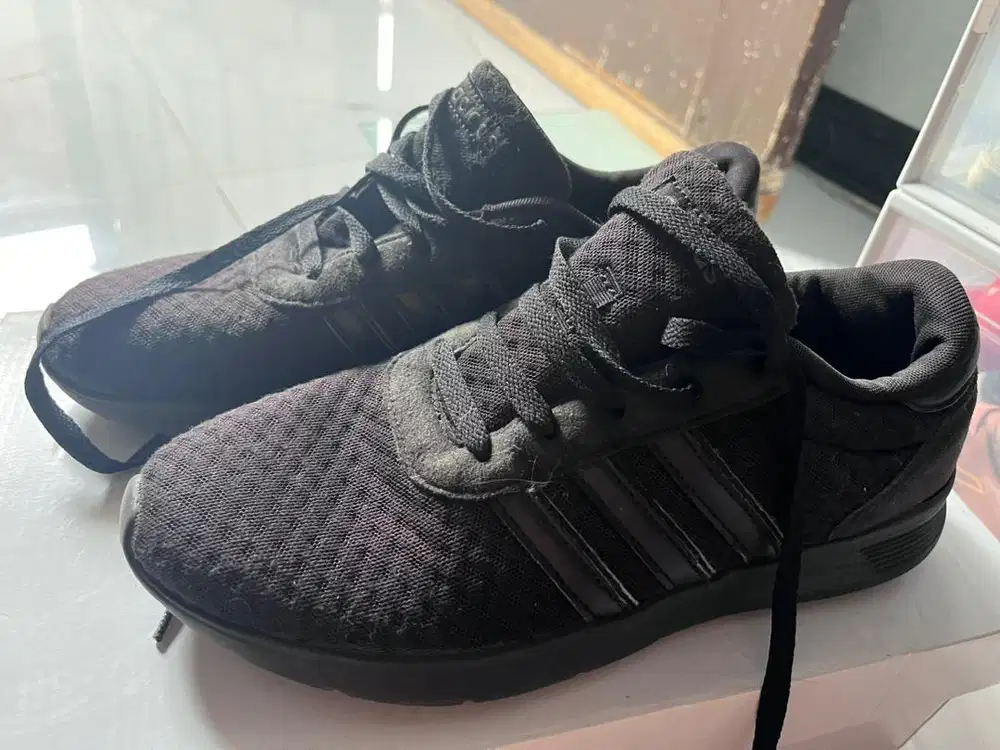Sepatu pria merk adid@s