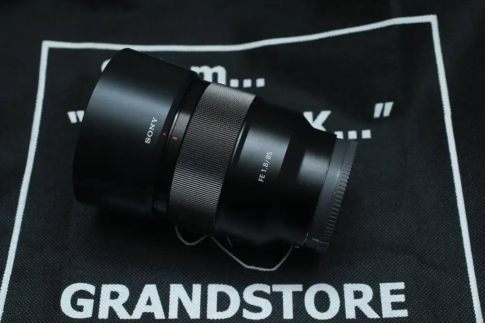 GARANSI ON Lensa Sony FE 85mm f1.8 Fullset LIKE NEW