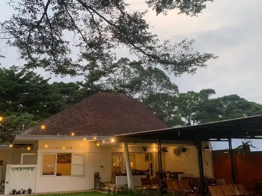 DILELANG Murah Rumah eks Cafe 1 lantai SHM bagus strategis di Jl. Hegarmanah, bandung