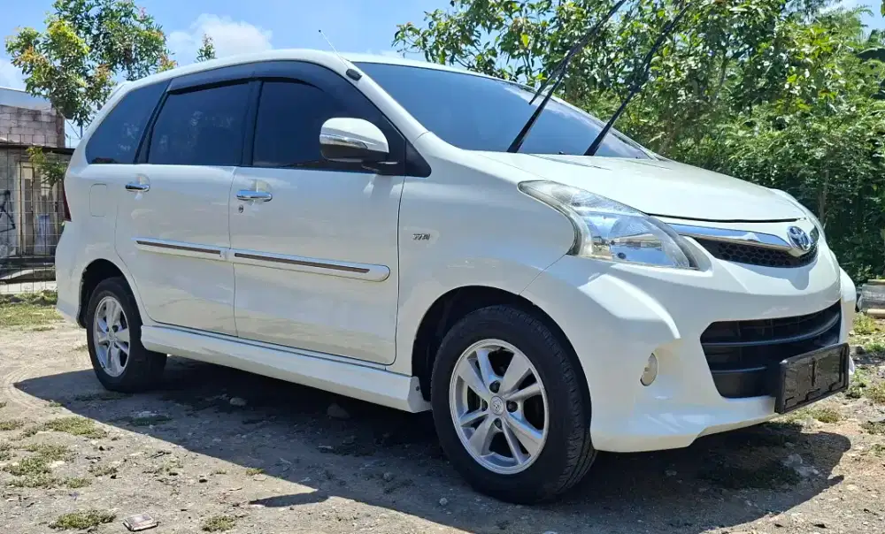 Avanza Veloz matic 1.5 tahun 2012