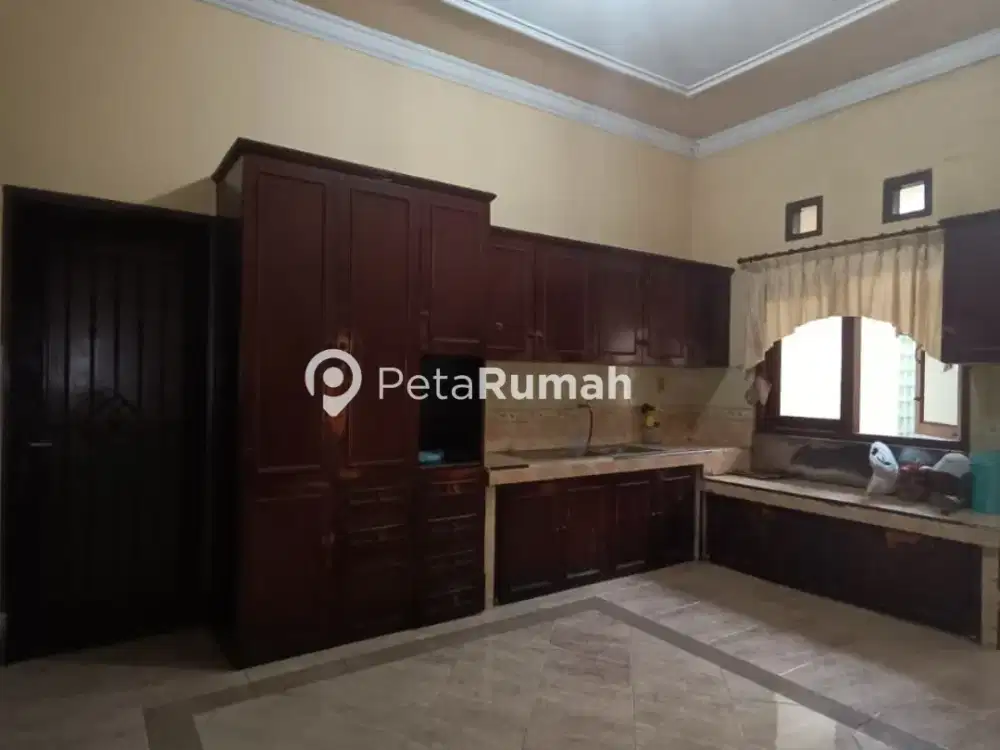 DIJUAL VILLA JALAN PERAK - SUTRISNO