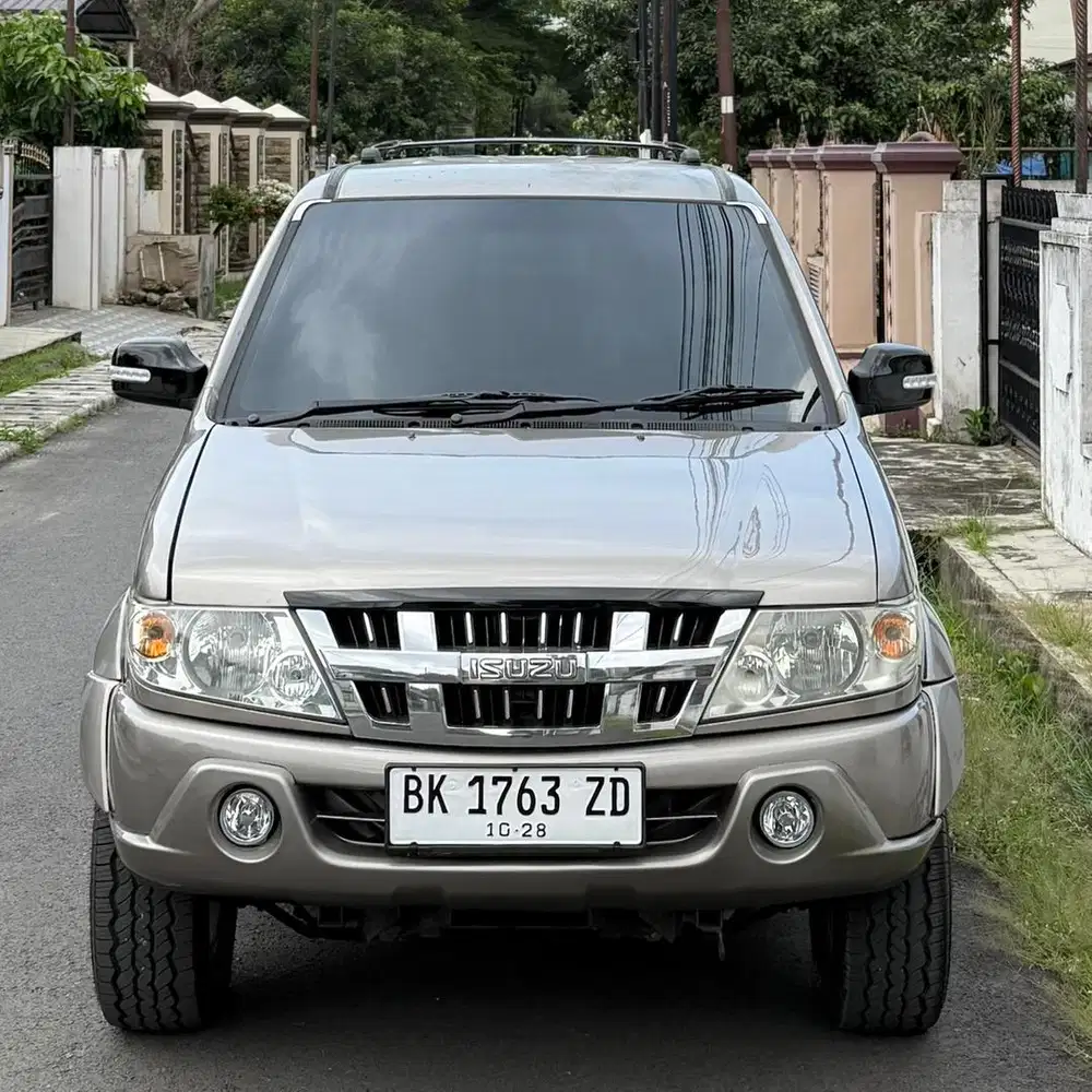 Isuzu Panther Grand Touring 2.5 Manual 2012
