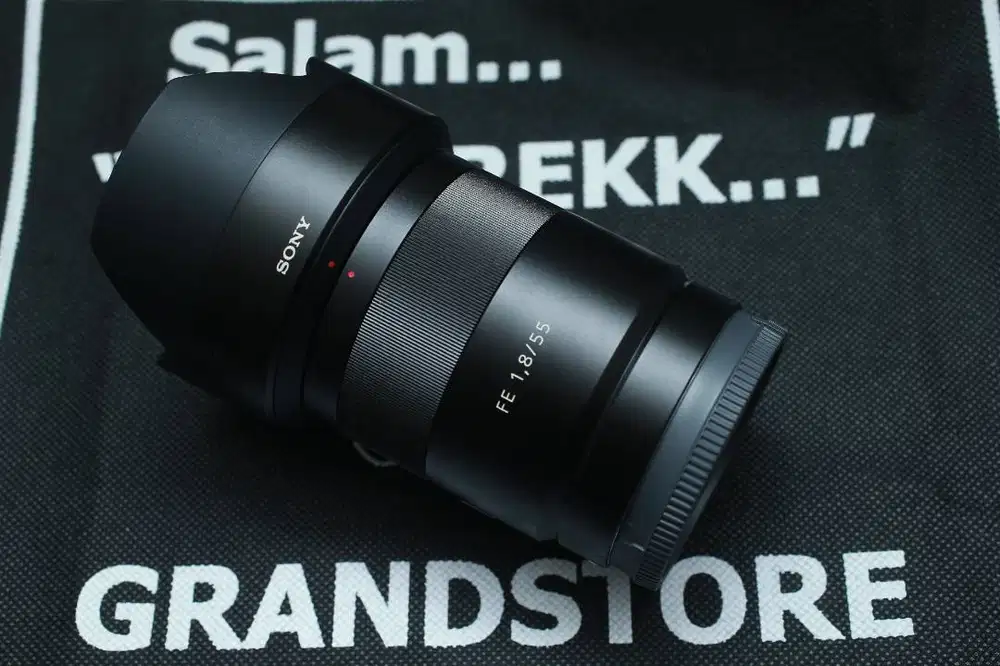 LIKE NEW Lensa Sony FE 55mm f1.8 ZEISS Fullset BOX