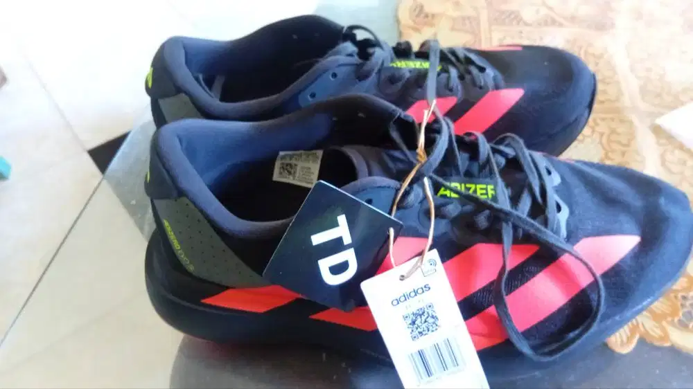 Sepatu lari Adizero evo sl