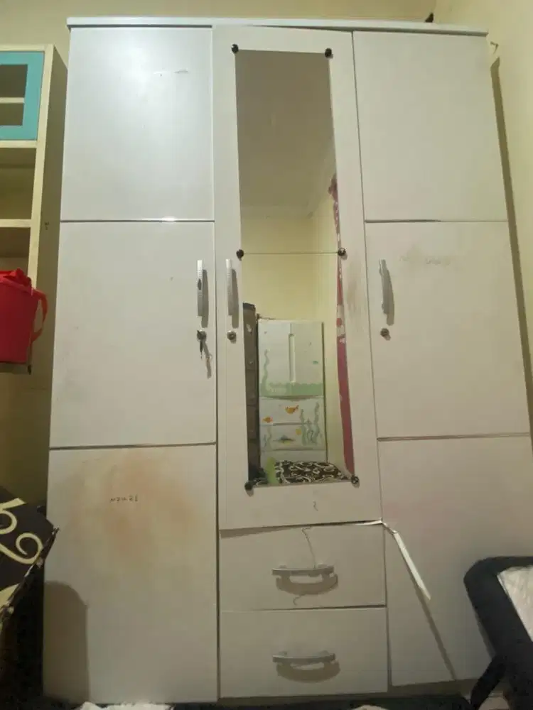 Lemari 3 pintu … kayu biasa