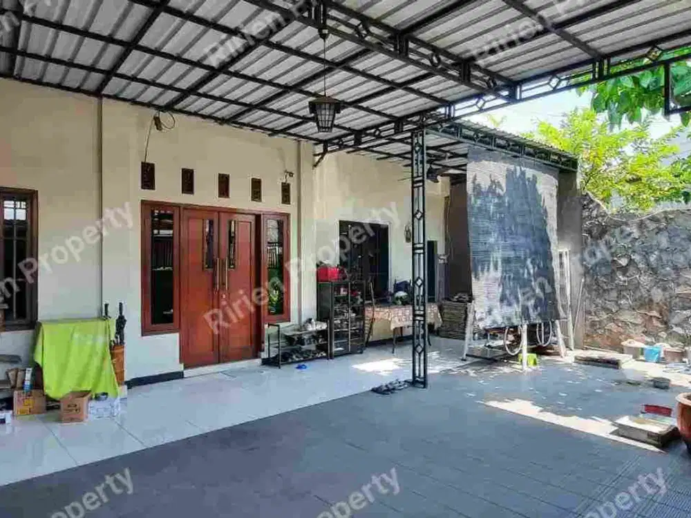 Rumah dijual lokasi strategis dekat dgn Univ Petra, Mall, RS, Terminal Bungurasih, Sta Waru, pintu toll Waru dan jln raya Ahmad Yani di Jln Siwalankerto Surabaya