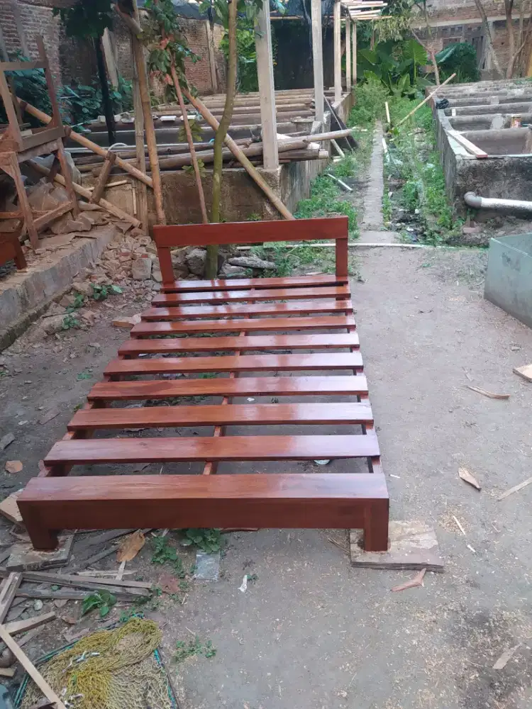 Dipan palet kayu jati
