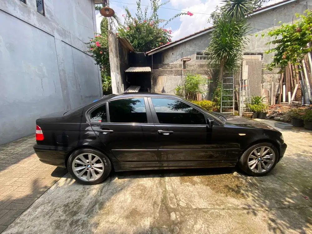 BMW 318i 2004 Bensin