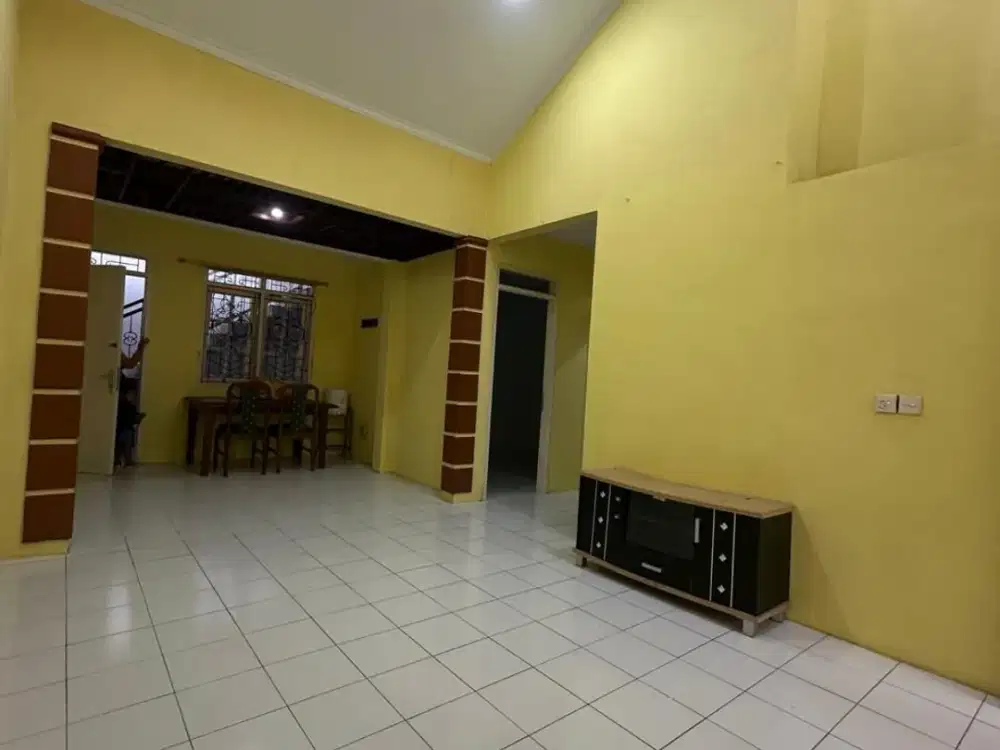 Dijual Rumah Cantik 1 1/2 lantai Siap Huni  Berlokasi di Sentul city