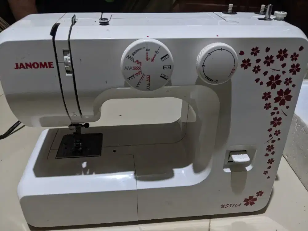 Mesin jahit portable JANOME