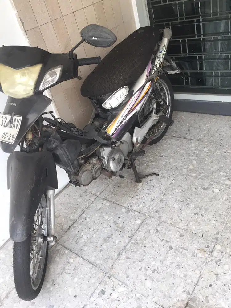 Sepeda motor honda kharisma