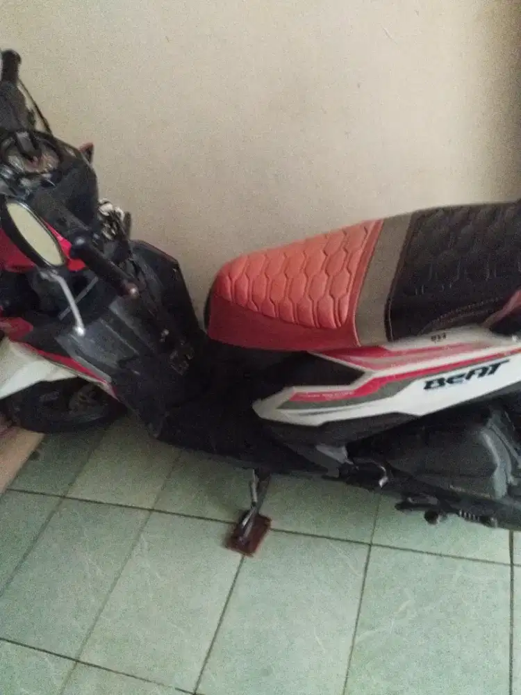 Dijual motor honda beat tahun 2017, warna merah putih