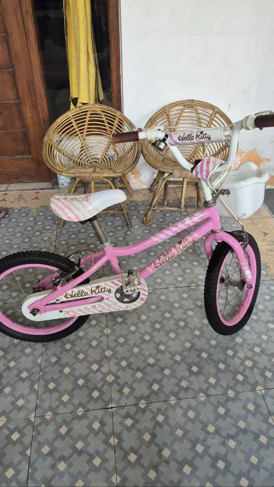 Jual preloved  - bekas - sepeda anak polygon hello kitty