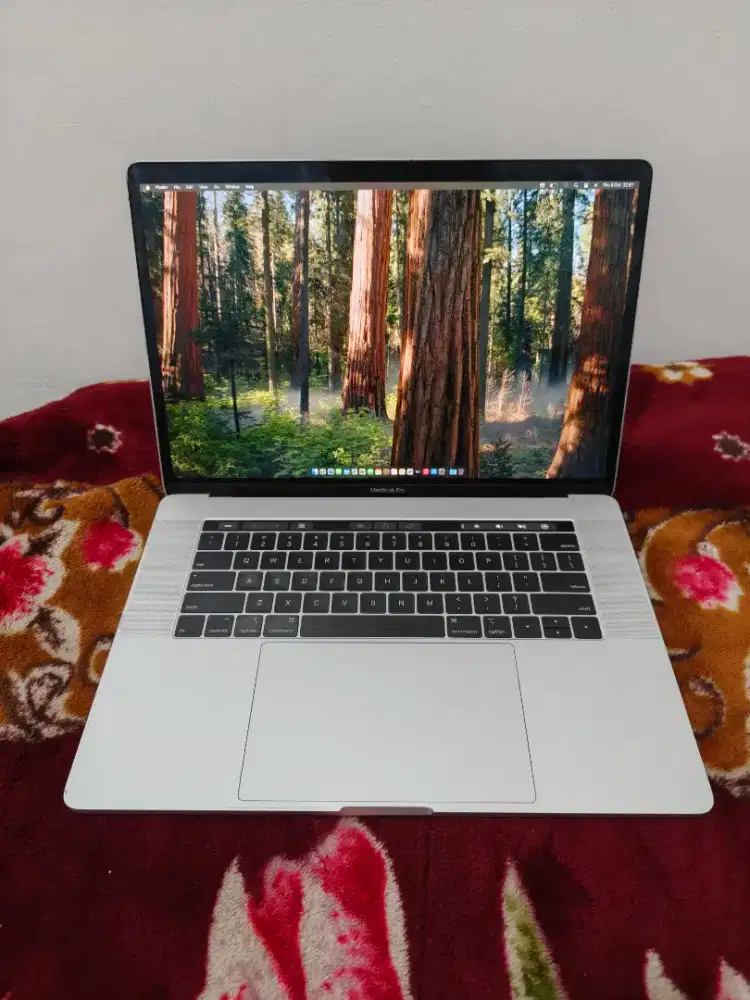Macbook pro 15 inch 2018 i7 16/512 dual vga