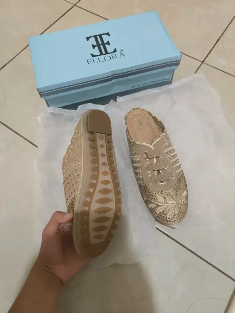 Sendal sepatu elora