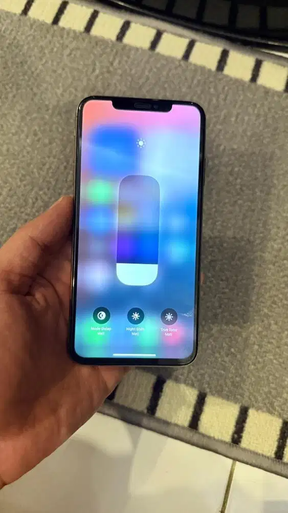 Dijual Iphone Xsmax 64GB Gold Terdaftar Hp charger