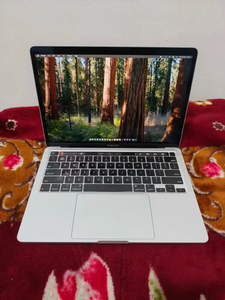 Macbook pro 13 inch 2020 i5 8/256