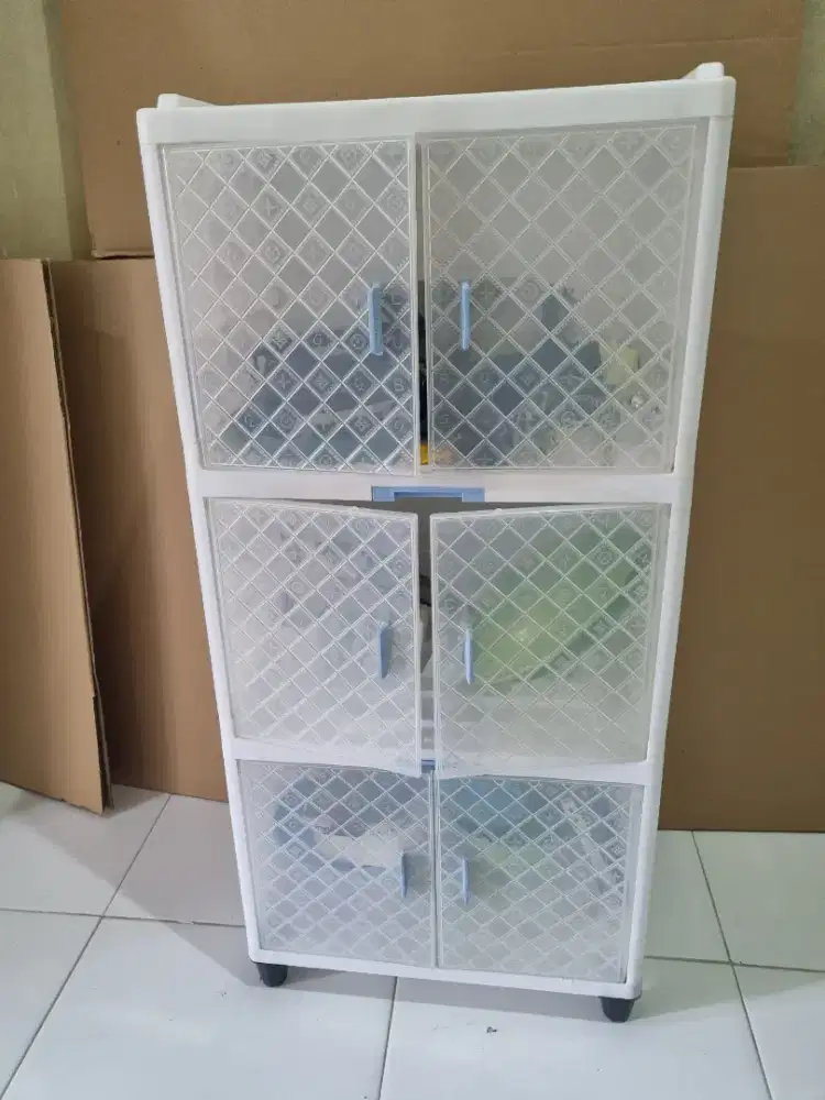 Lemari perlengkapan dapur