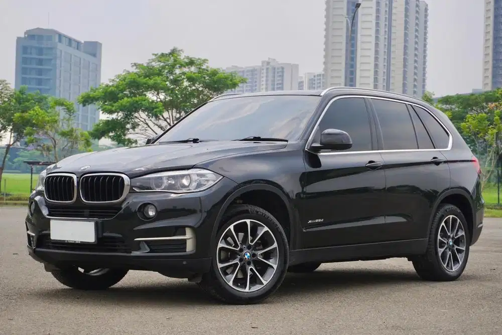 Best Offer BMW X5 F15  xDrive25d xLine N47 2015 Hitam Diesel Solar