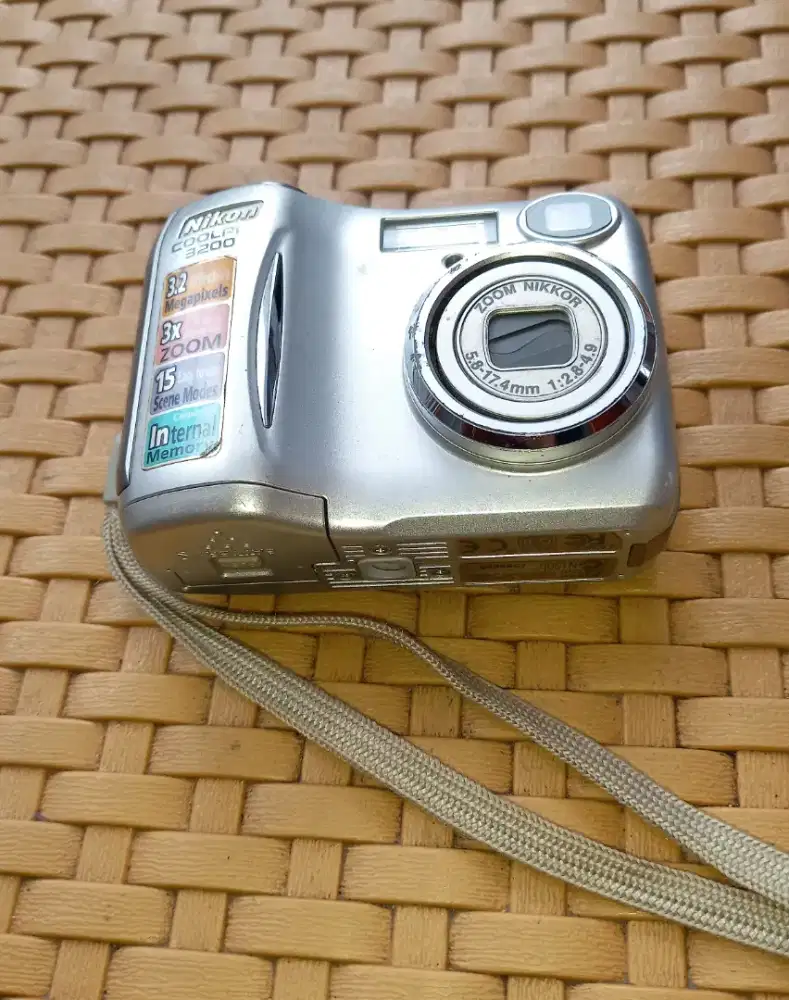 Kamera nikon coolpi 3200 masih bagus tinggal jeprat jepret