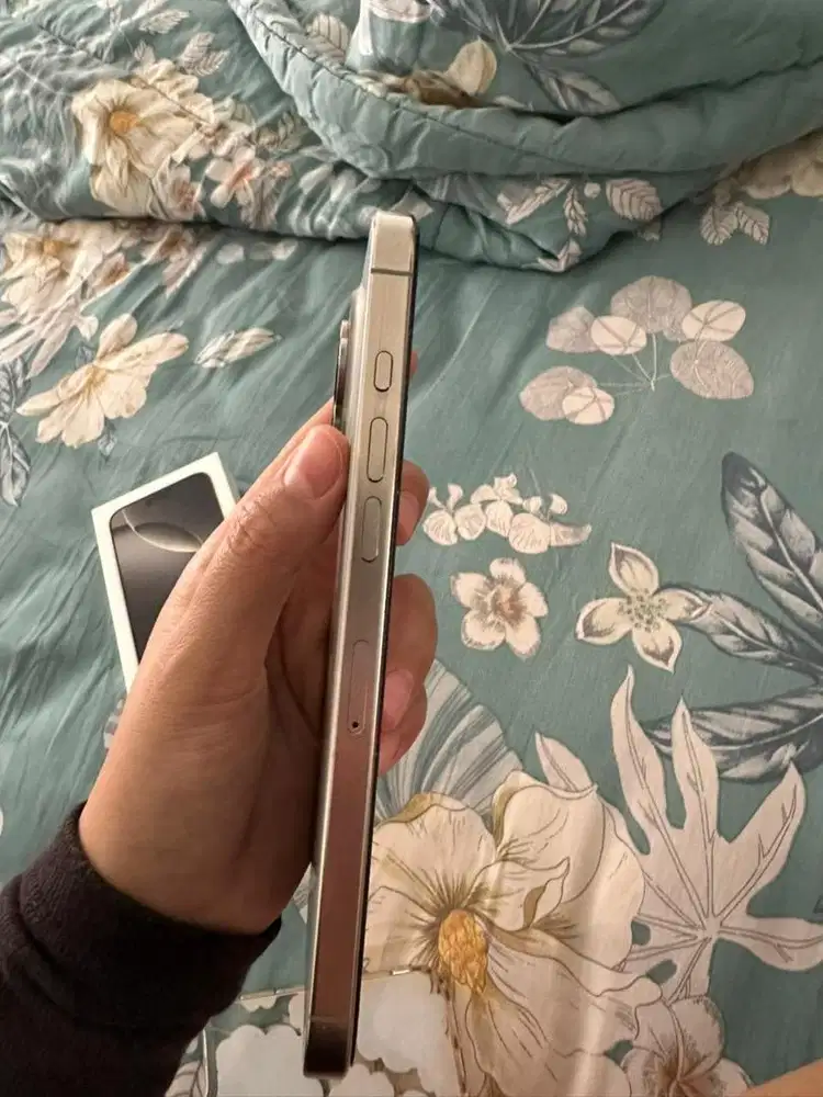 Dijual iphone 16pm 512 gb mulus baru pake 7 bulan