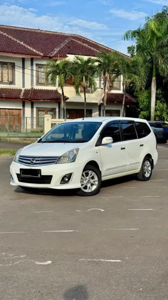 Nissan Grand Livina Ultimate XV 1.5 Matic Tahun 2013 Putih