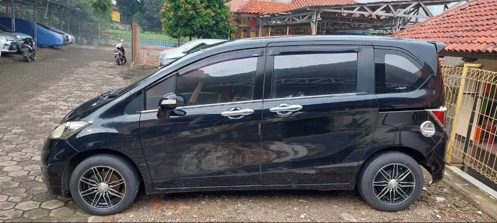 Jual mobil pribadi Honda Freed